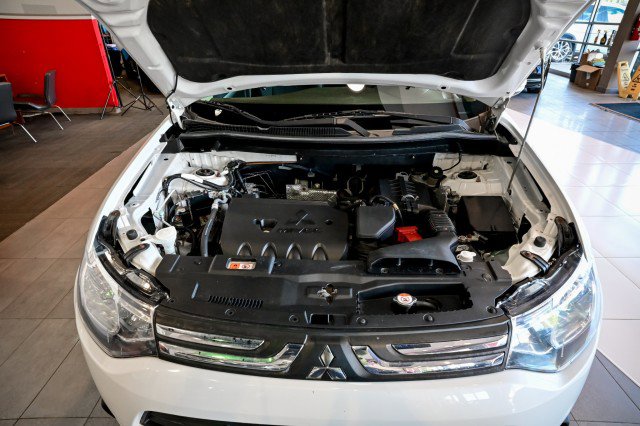Used 2014 Mitsubishi Outlander SE AWD/4WD image 44