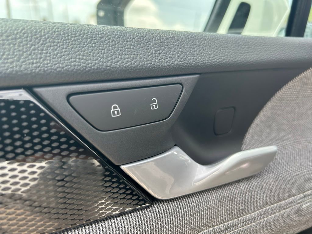 Used 2025 Volkswagen Tiguan S image 46