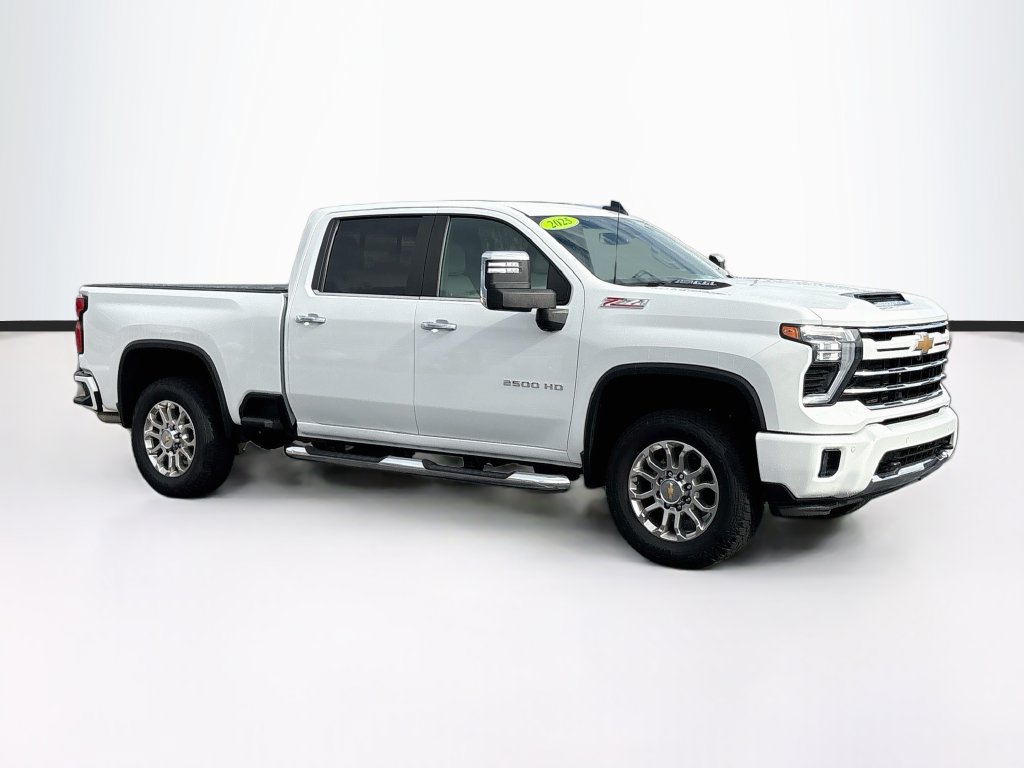Used 2025 Chevrolet Silverado 2500 LT w/ Z71 Chrome Sport Edition AWD/4WD image 3
