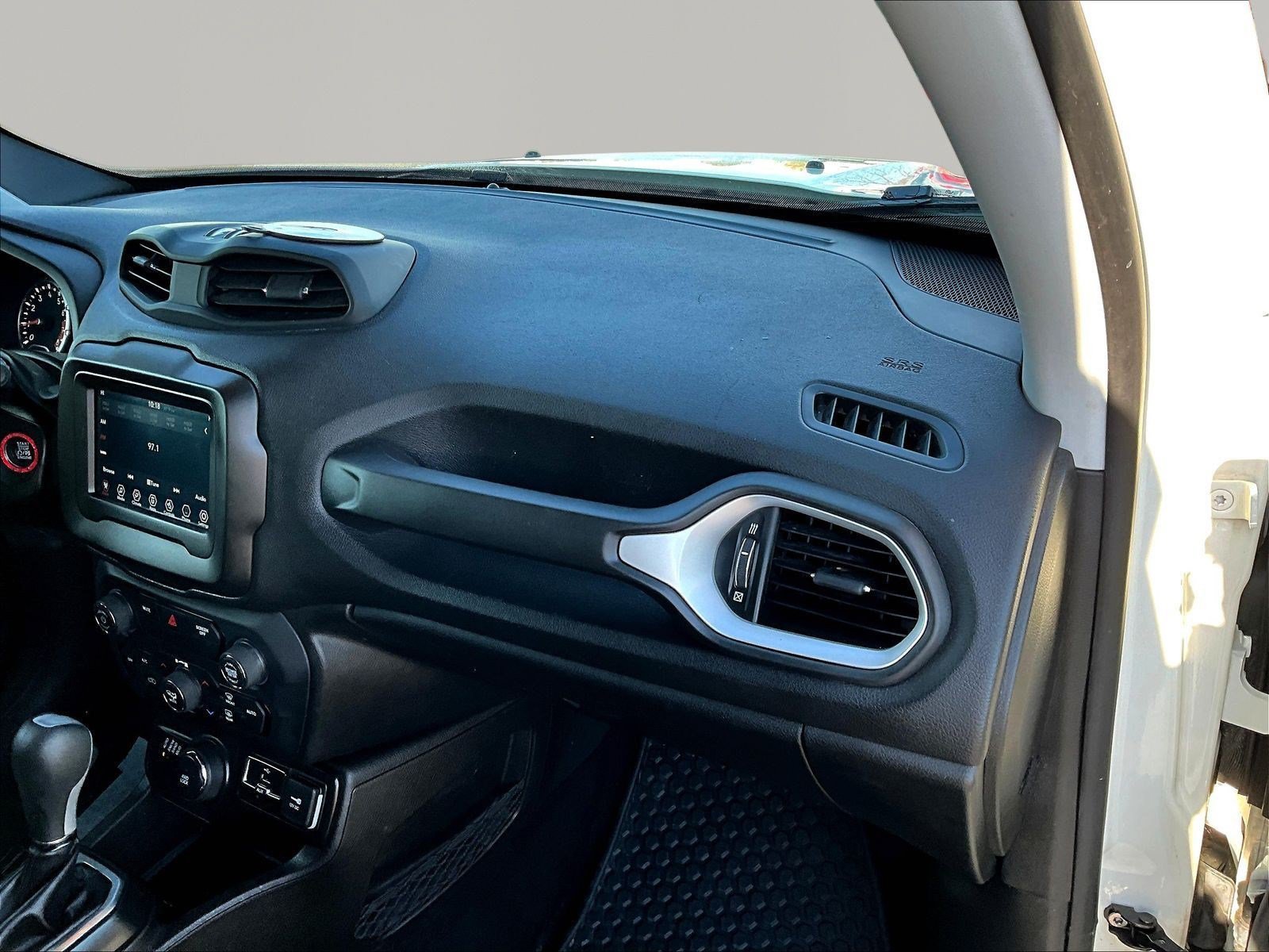 Used 2020 Jeep Renegade Latitude w/ Cold Weather Group AWD/4WD image 26