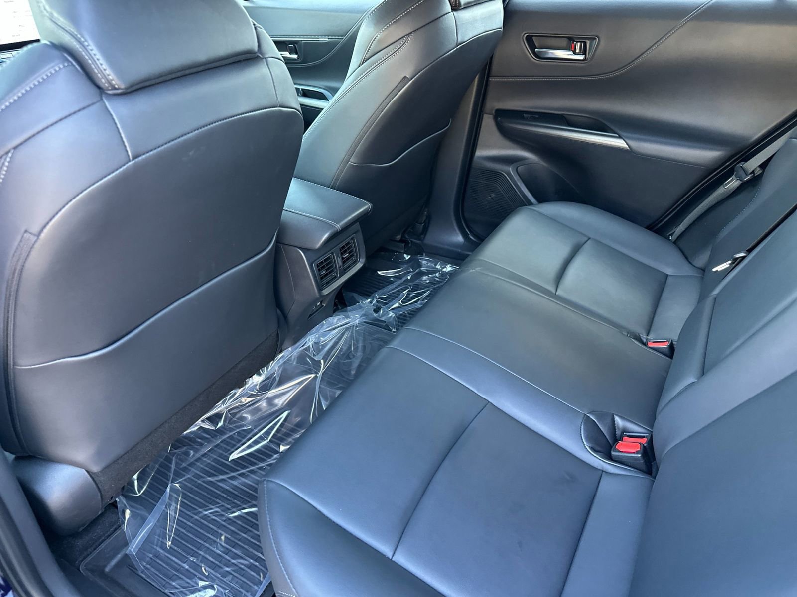 Used 2024 Toyota Venza XLE AWD/4WD image 12