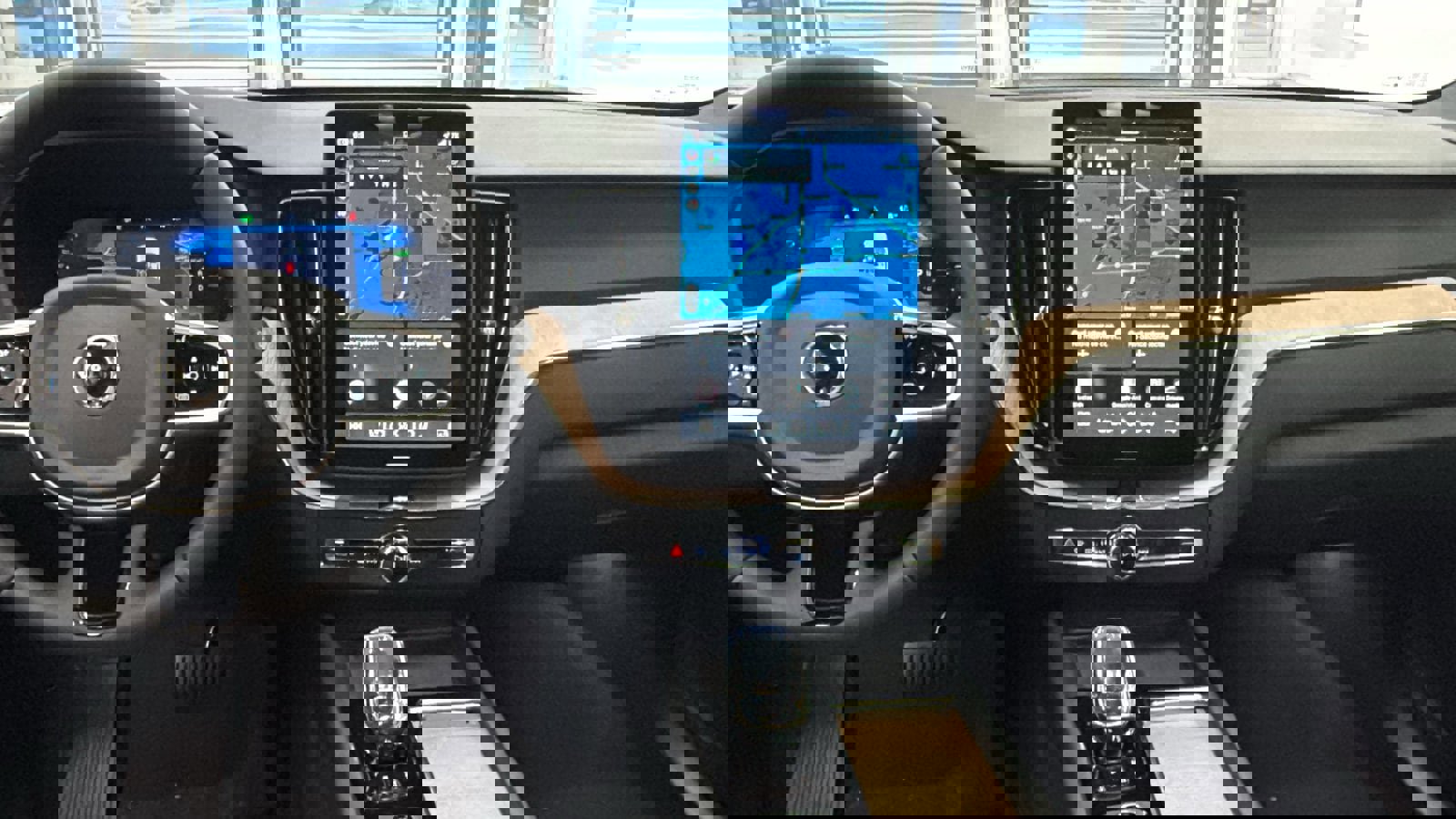 Used 2026 Volvo XC60 T8 Plus w/ Protection Package Premier image 11