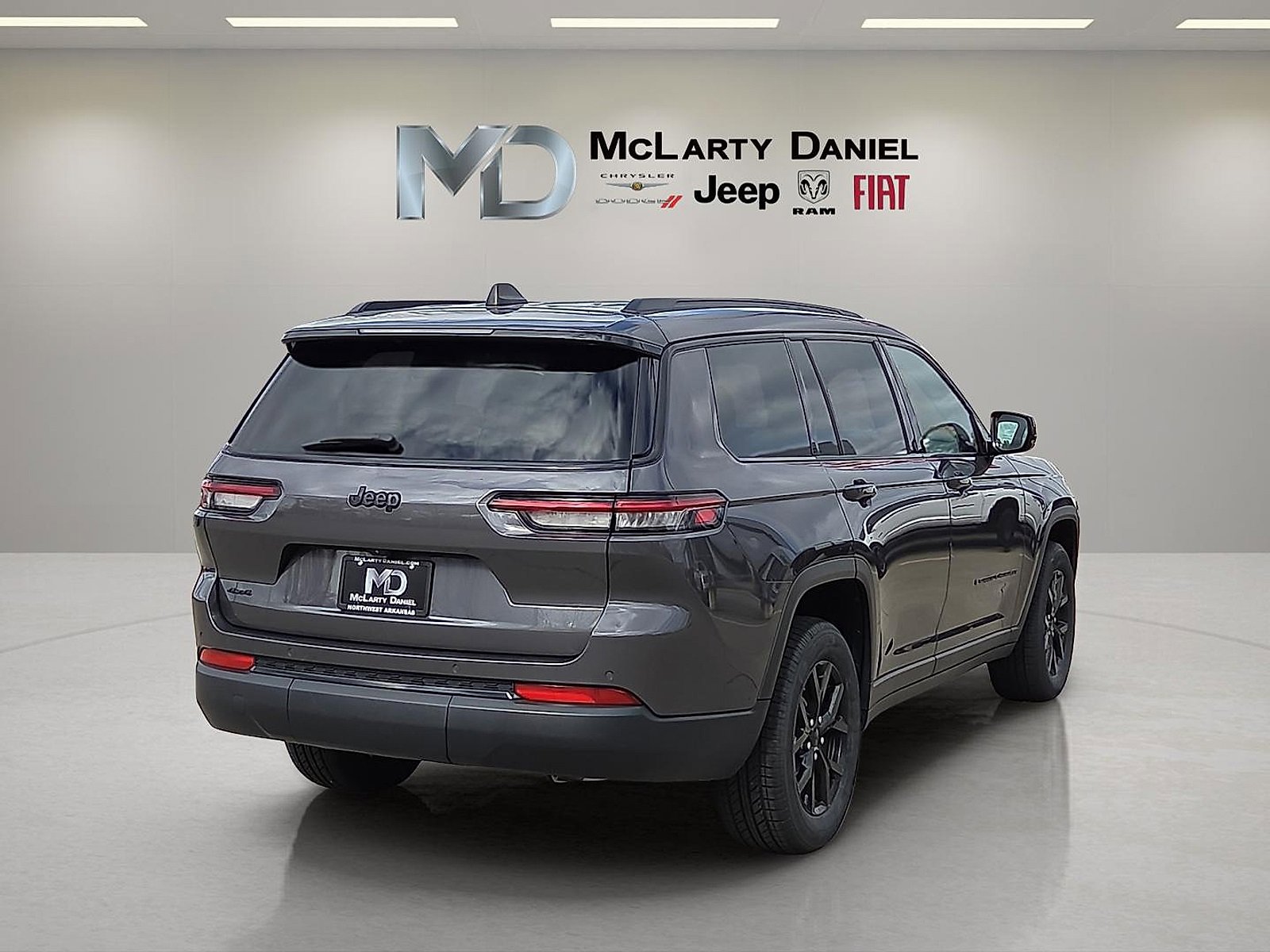 Used 2024 Jeep Grand Cherokee L Laredo image 5