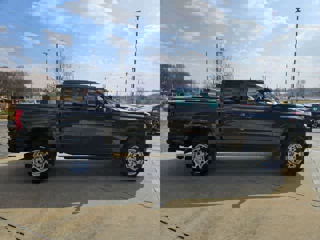 Used 2023 Chevrolet Colorado W/T image 9