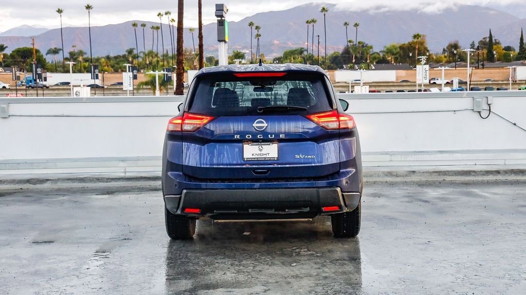 Used 2024 Nissan Rogue SV image 8