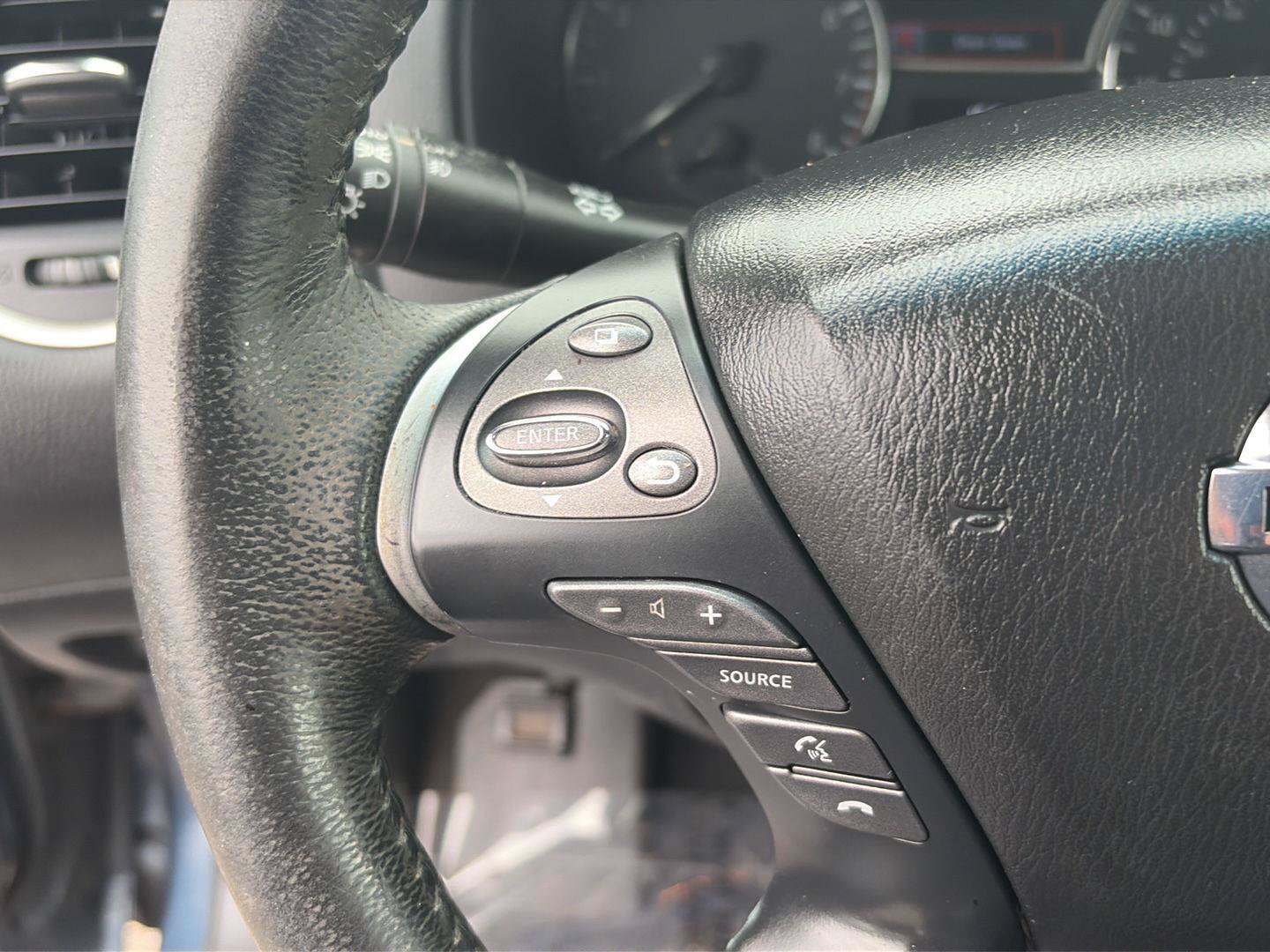 Used 2013 Nissan Pathfinder SL AWD/4WD image 28