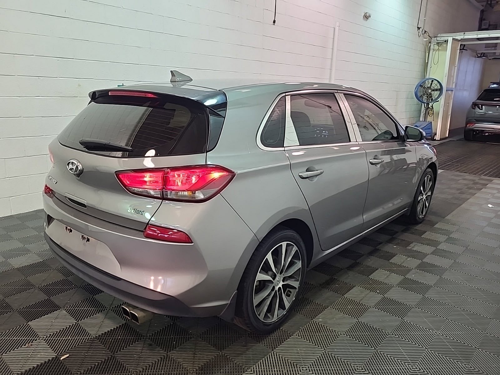 Used 2020 Hyundai Elantra GT image 5