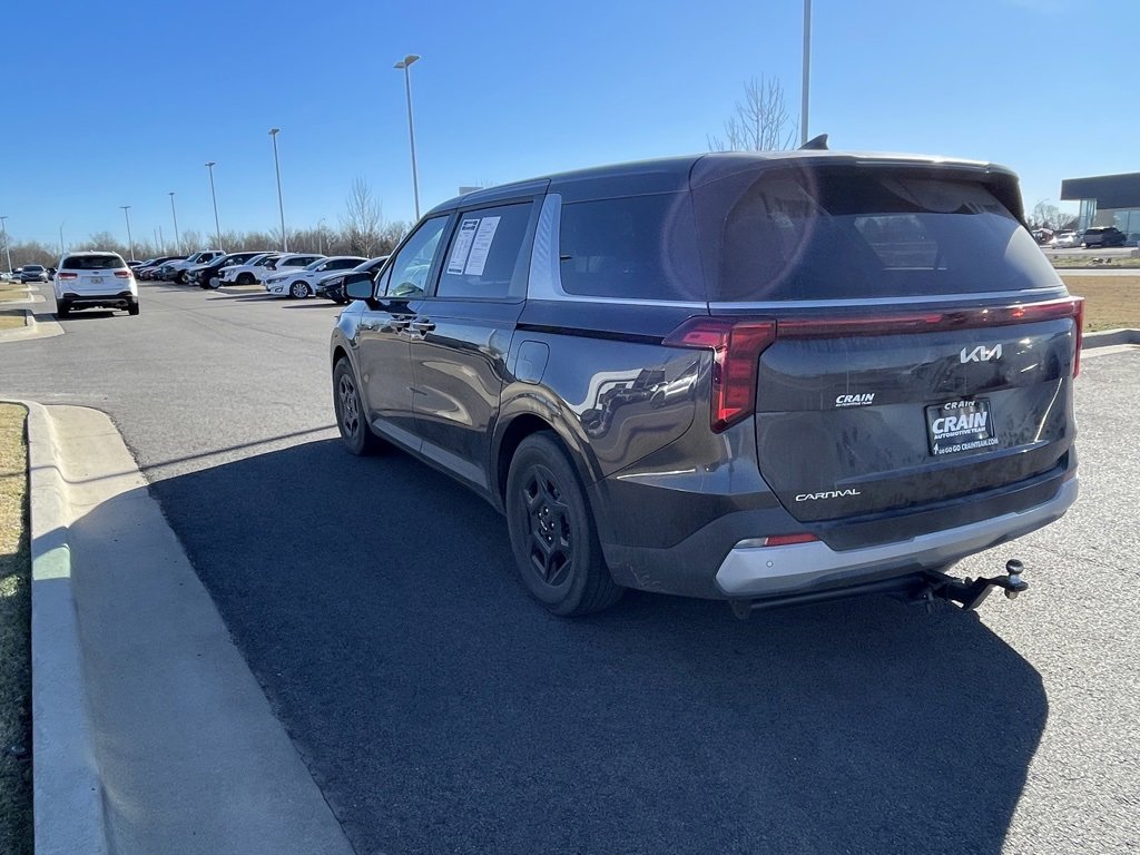 Certified 2025 Kia Carnival image 5