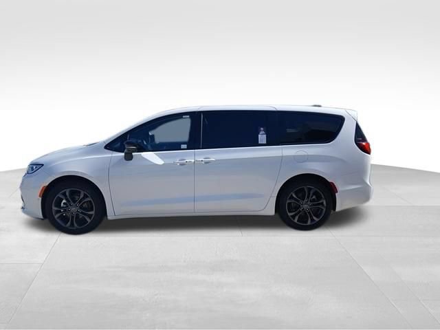 New 2026 Chrysler Pacifica Select FWD image 2