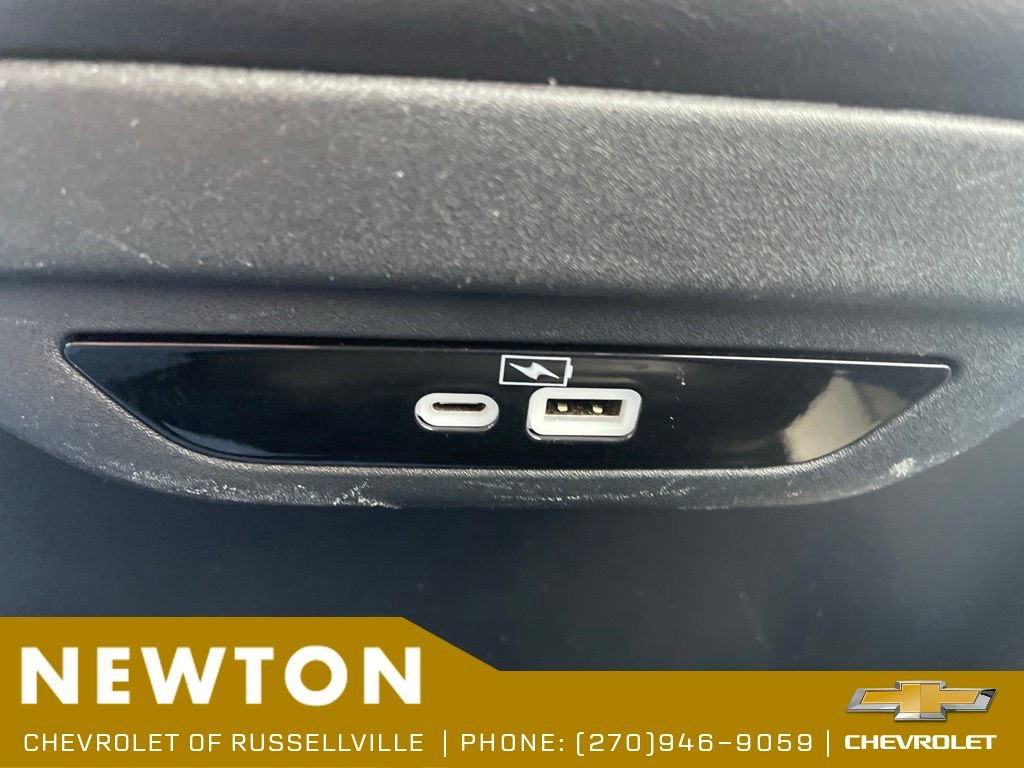 Used 2023 Chrysler Pacifica Touring-L FWD image 30