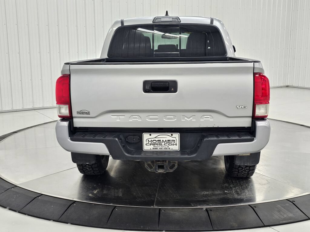 Used 2017 Toyota Tacoma TRD Sport w/ Tow Package (A/T) AWD/4WD image 4