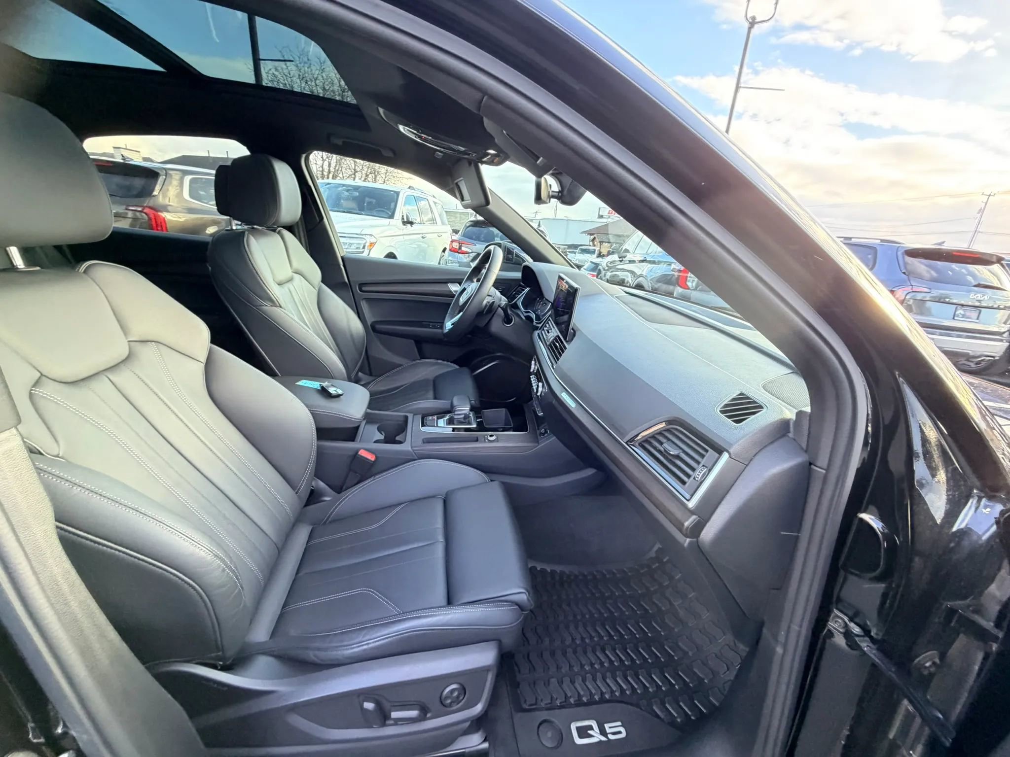 Used 2024 Audi Q5 2.0T Premium w/ Convenience Package image 31