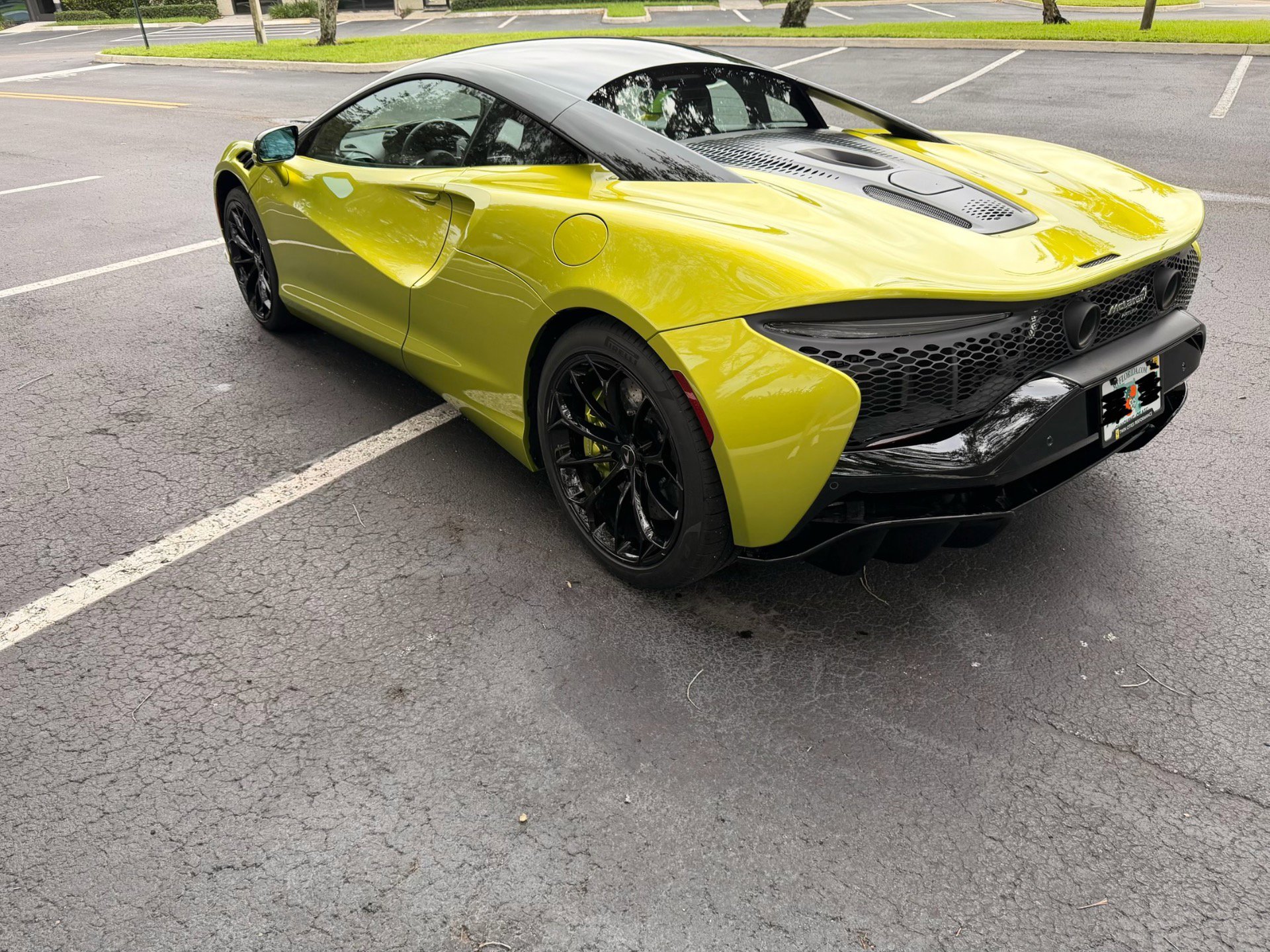 Used 2023 McLaren Artura image 3