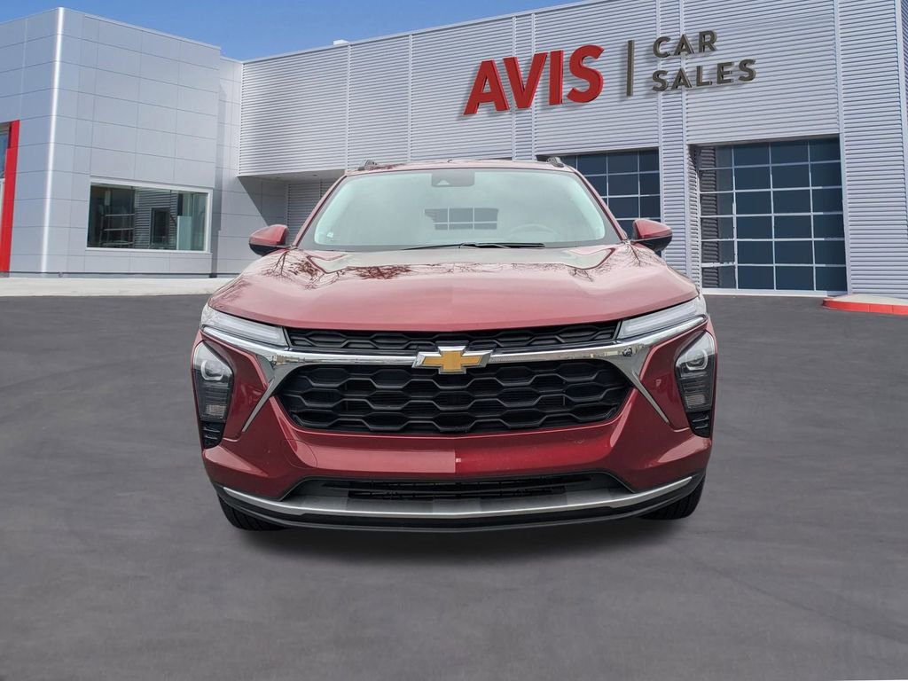 Used 2025 Chevrolet Trax LT w/ LT Convenience Package image 2