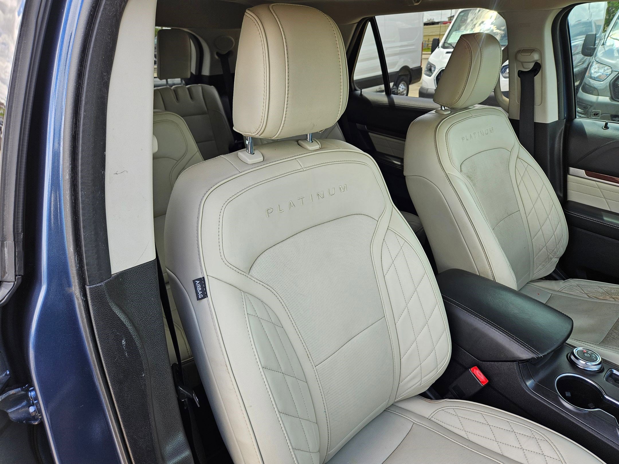 Used 2019 Ford Explorer Platinum image 29
