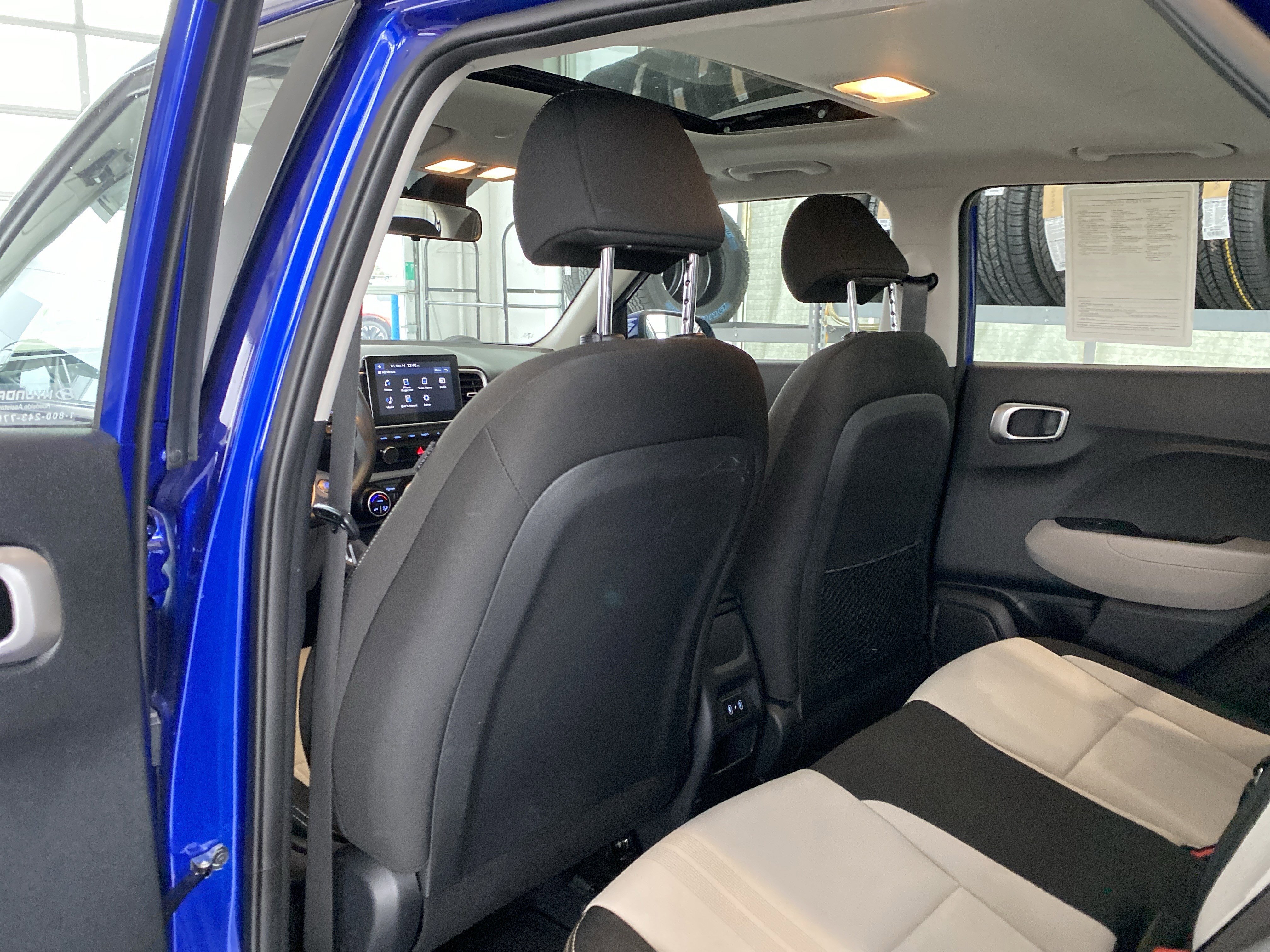 Used 2025 Hyundai Venue SEL image 20