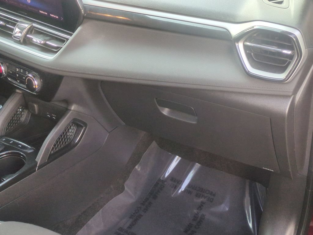 Used 2025 Chevrolet TrailBlazer LT FWD image 18