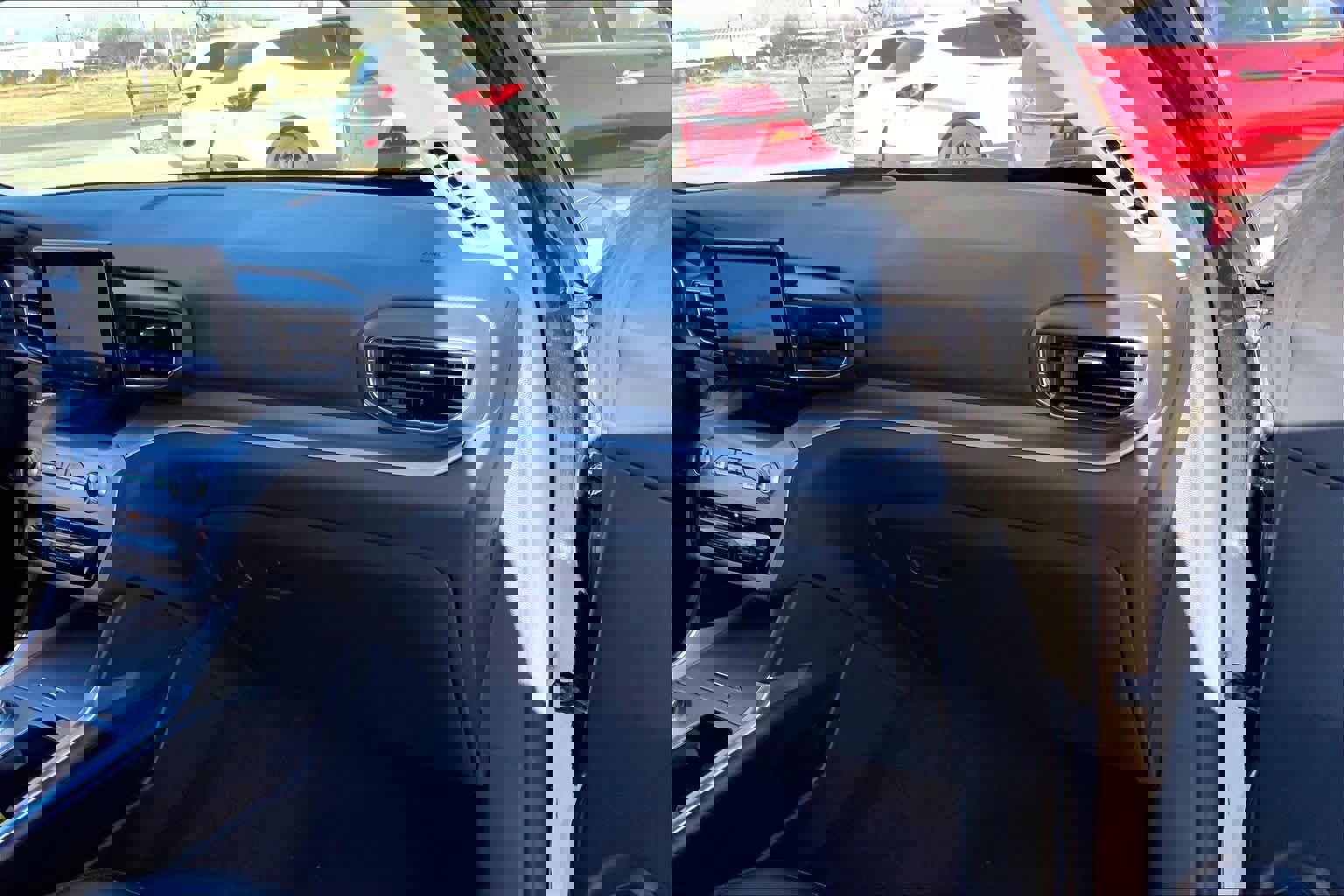 Used 2022 Ford Explorer XLT w/ Equipment Group 202A image 19