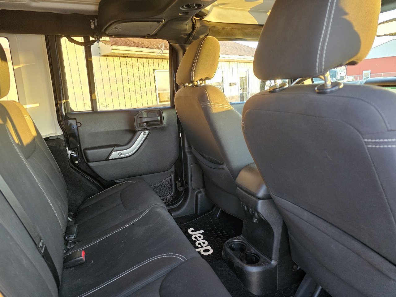 Used 2015 Jeep Wrangler Unlimited Sahara w/ Connectivity Group image 24