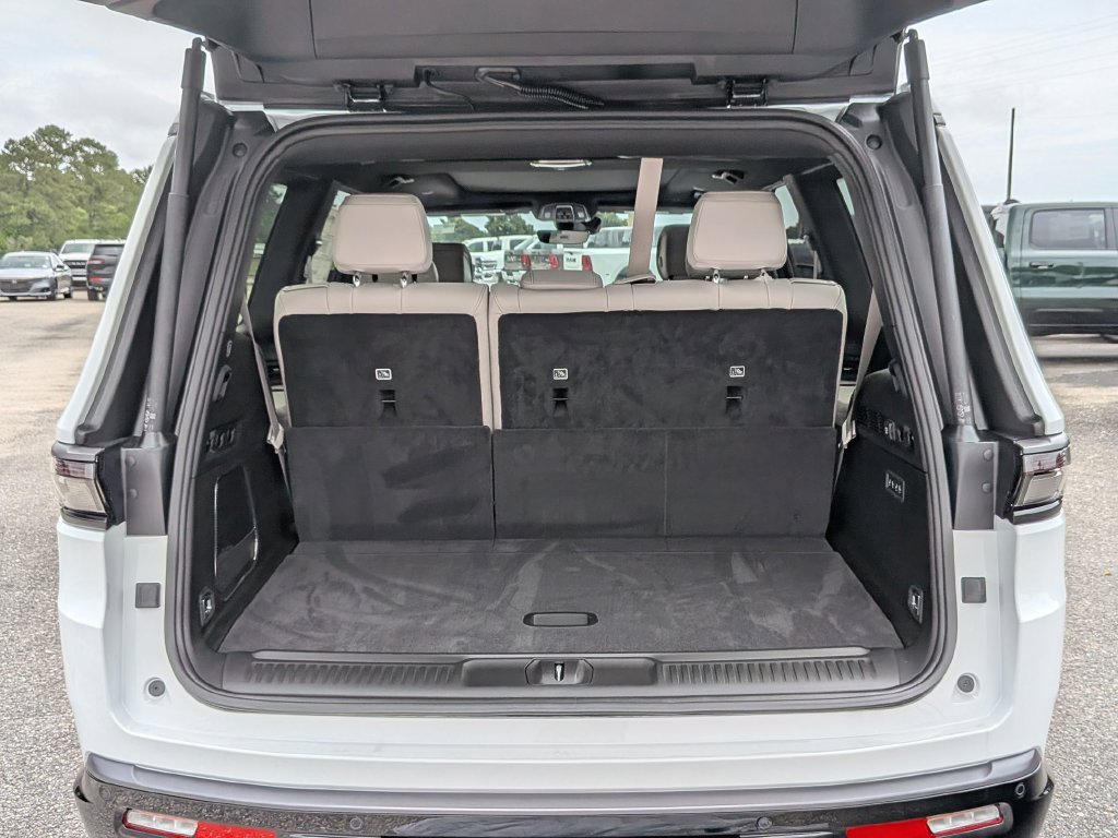 New 2026 Jeep Grand Wagoneer Limited AWD/4WD image 28