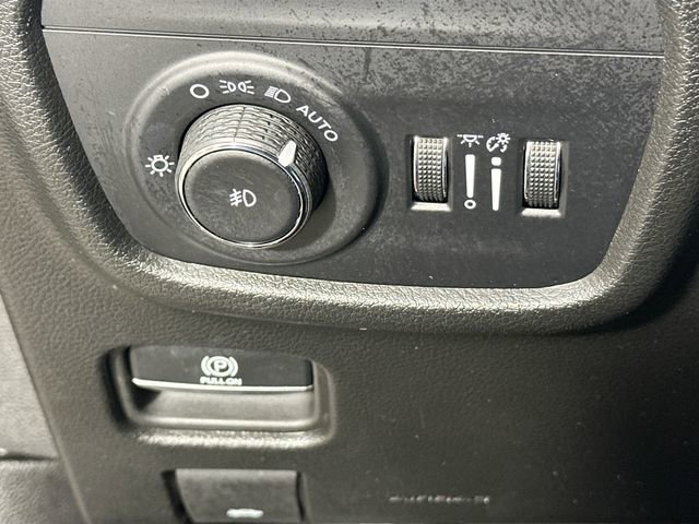 Used 2024 Jeep Grand Cherokee Limited w/ Black Appearance Package AWD/4WD image 25