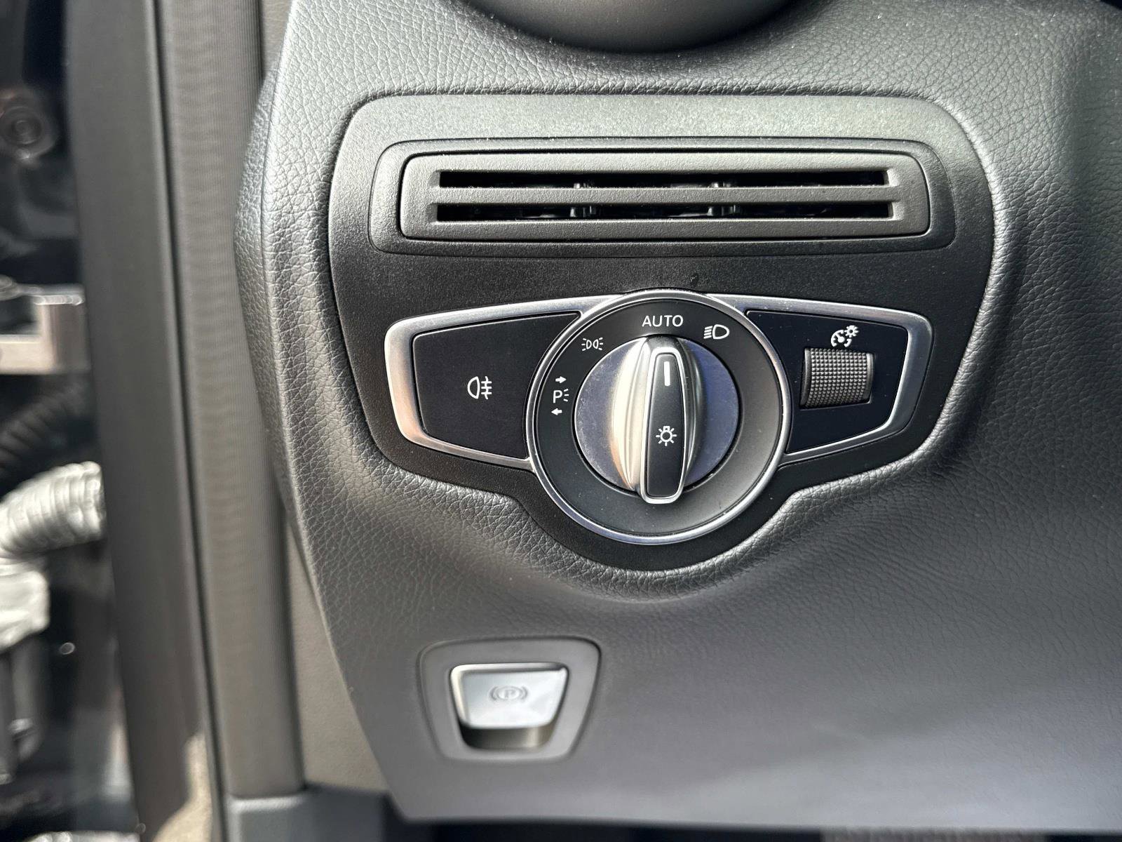 Used 2022 Mercedes-Benz GLC 300 image 32