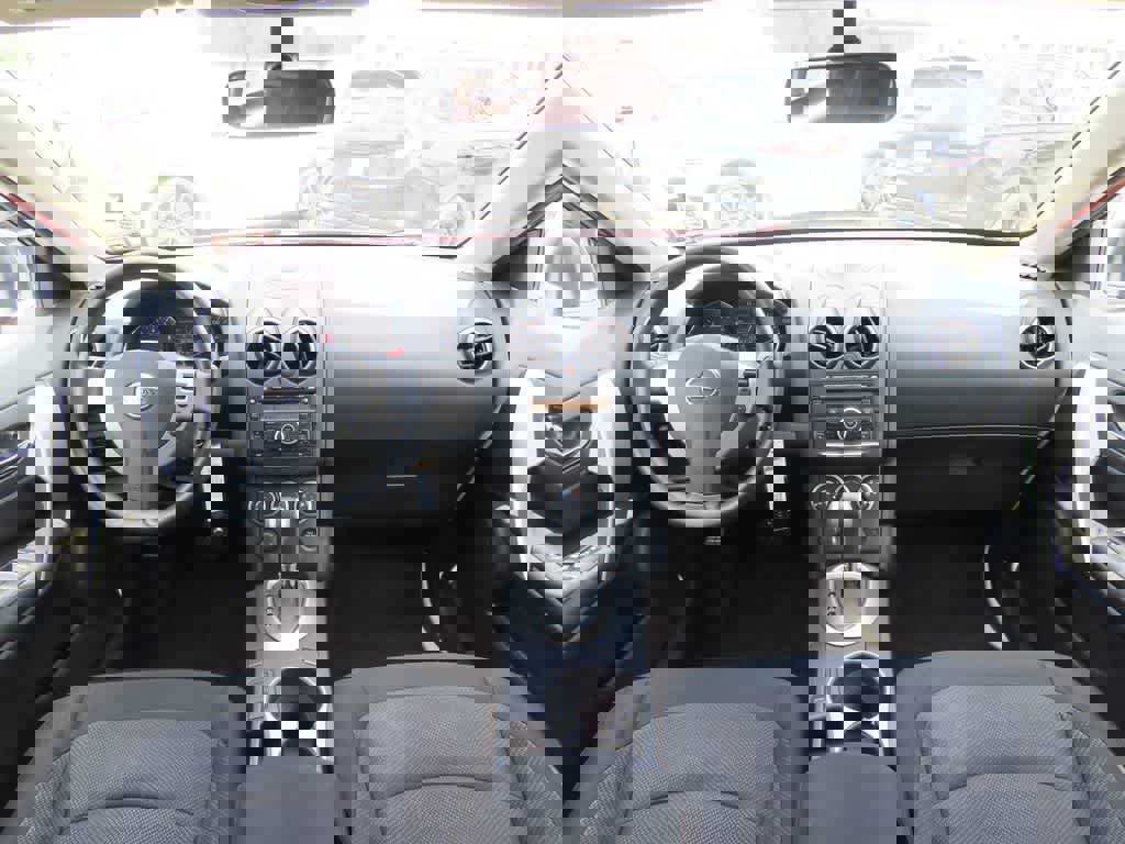 Used 2013 Nissan Rogue S image 17