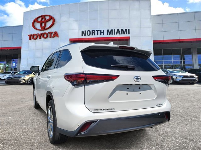 Used 2022 Toyota Highlander Limited image 3