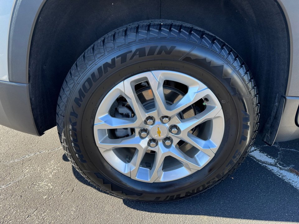 Used 2021 Chevrolet Traverse LT image 27