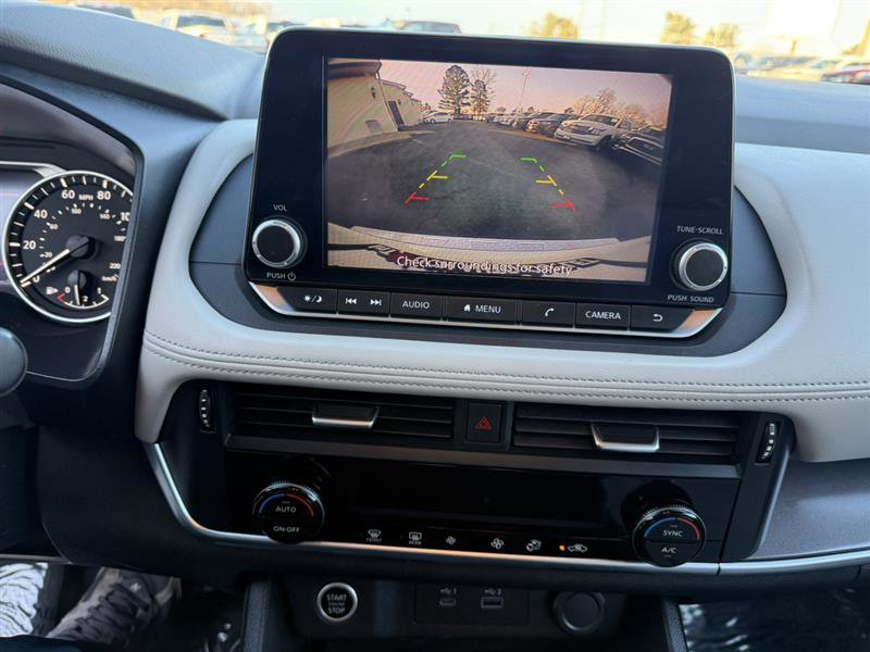 Used 2023 Nissan Rogue SV image 36