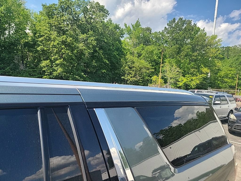 Used 2023 Chevrolet Suburban Premier RWD image 16