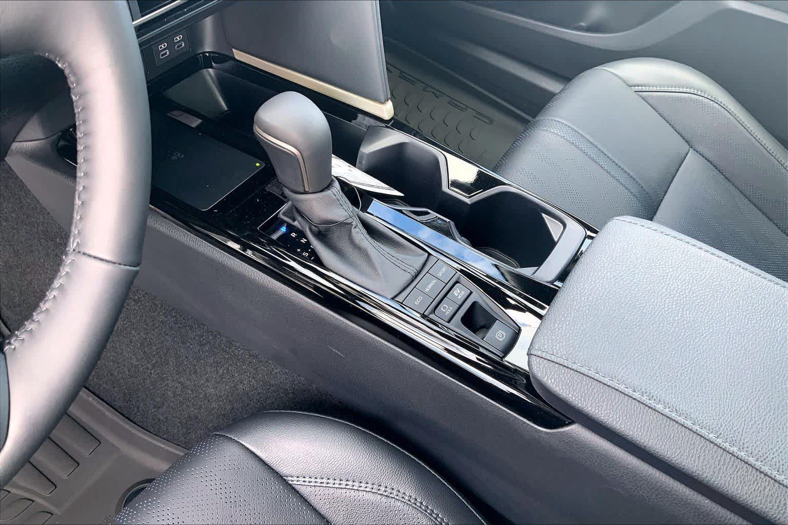 New 2026 Toyota Camry Hybrid FWD image 7