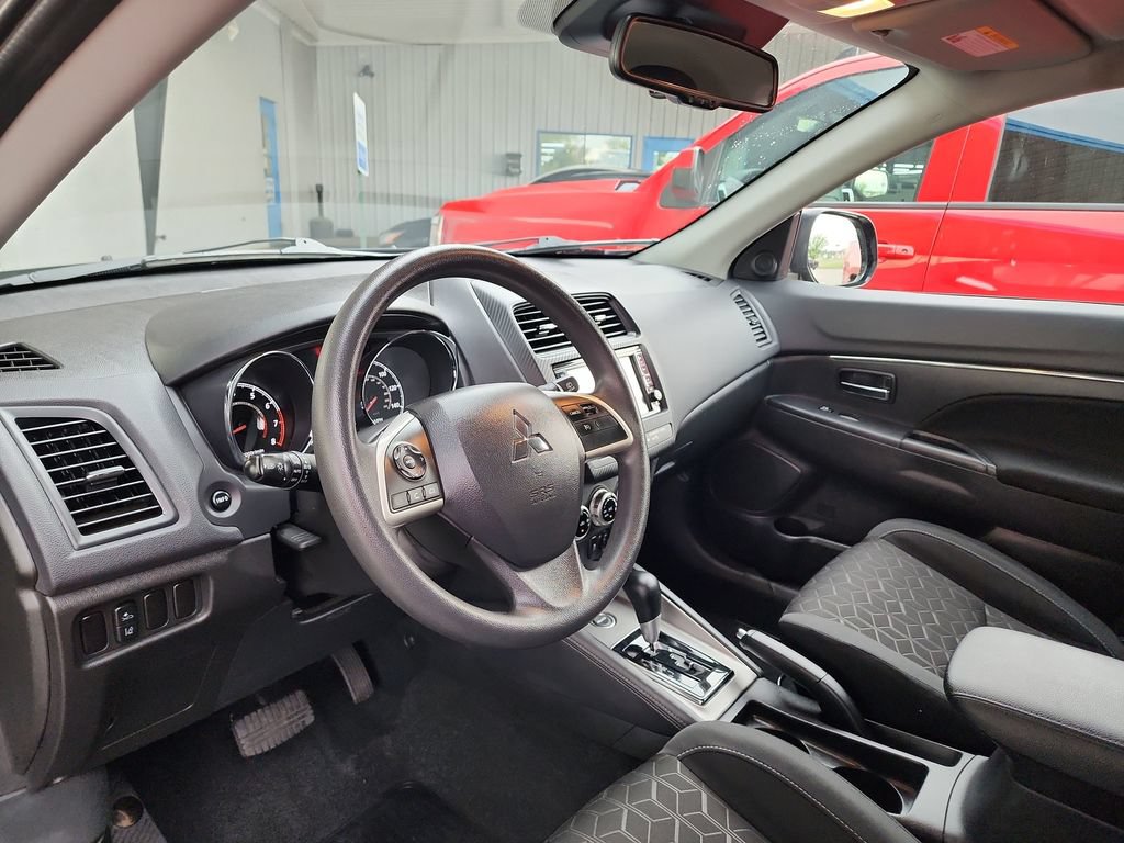 Used 2025 Mitsubishi Outlander Sport ES AWD/4WD image 13