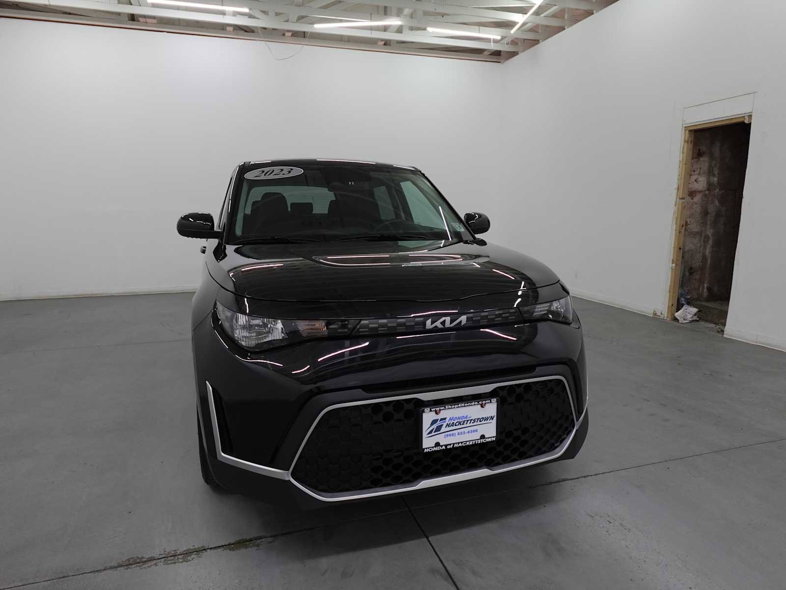 Used 2023 Kia Soul LX FWD image 3