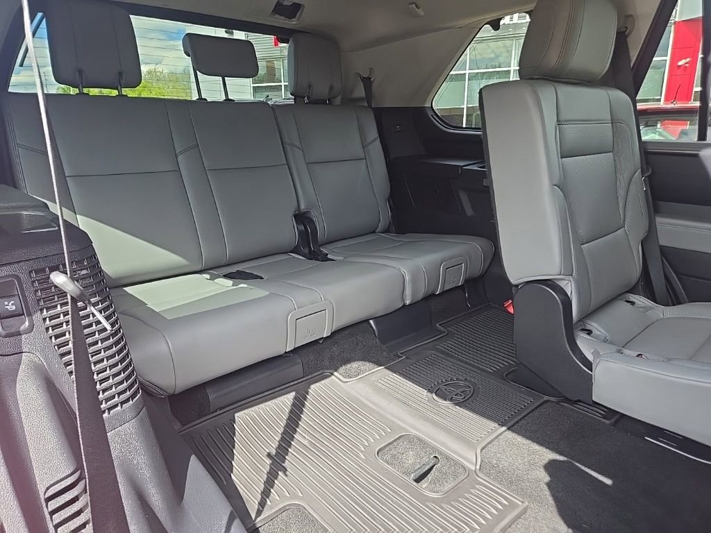 Used 2023 Toyota Sequoia Limited AWD/4WD image 40