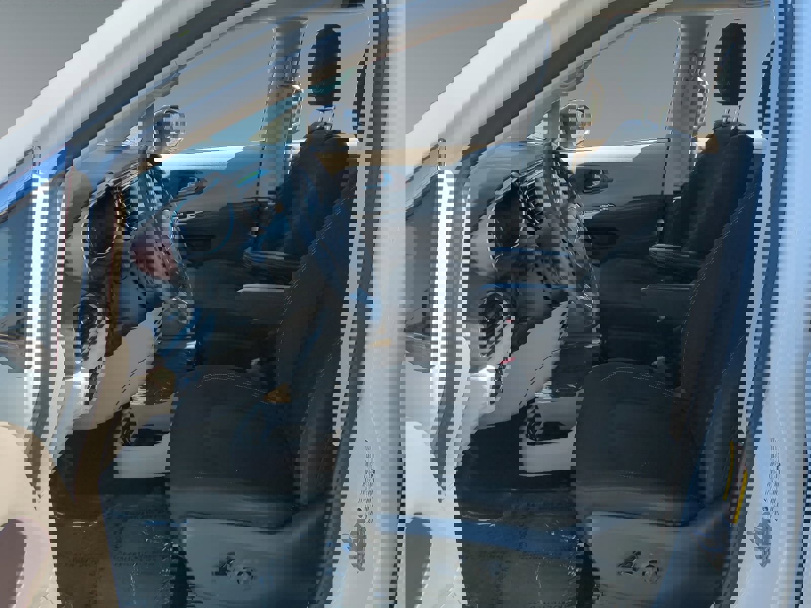 Used 2024 Chrysler Voyager LX image 9