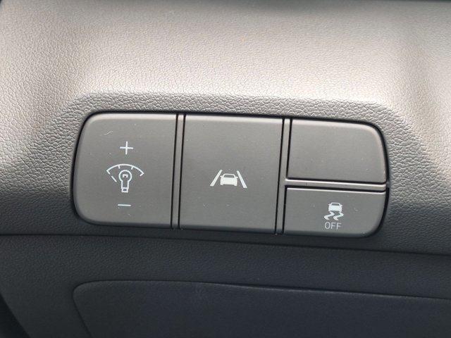 Used 2022 Hyundai Elantra SEL w/ Convenience + Premium Package FWD image 10