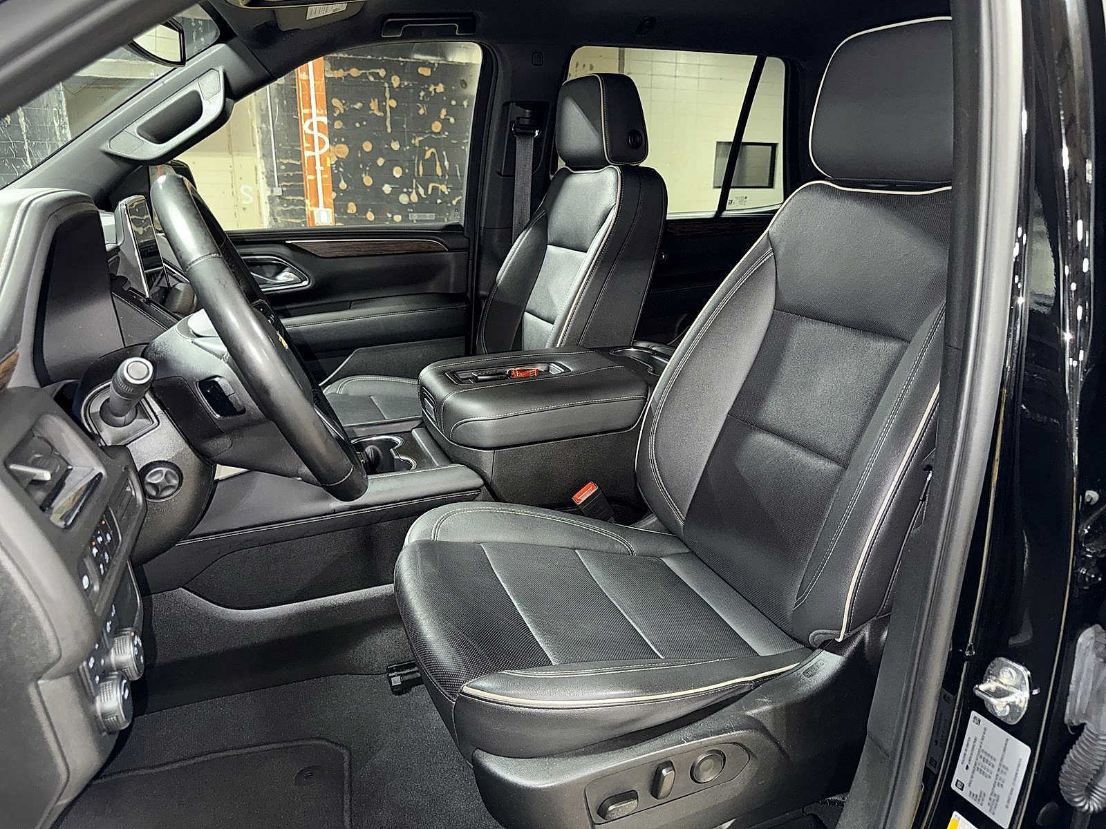 Used 2024 Chevrolet Tahoe Premier AWD/4WD image 15