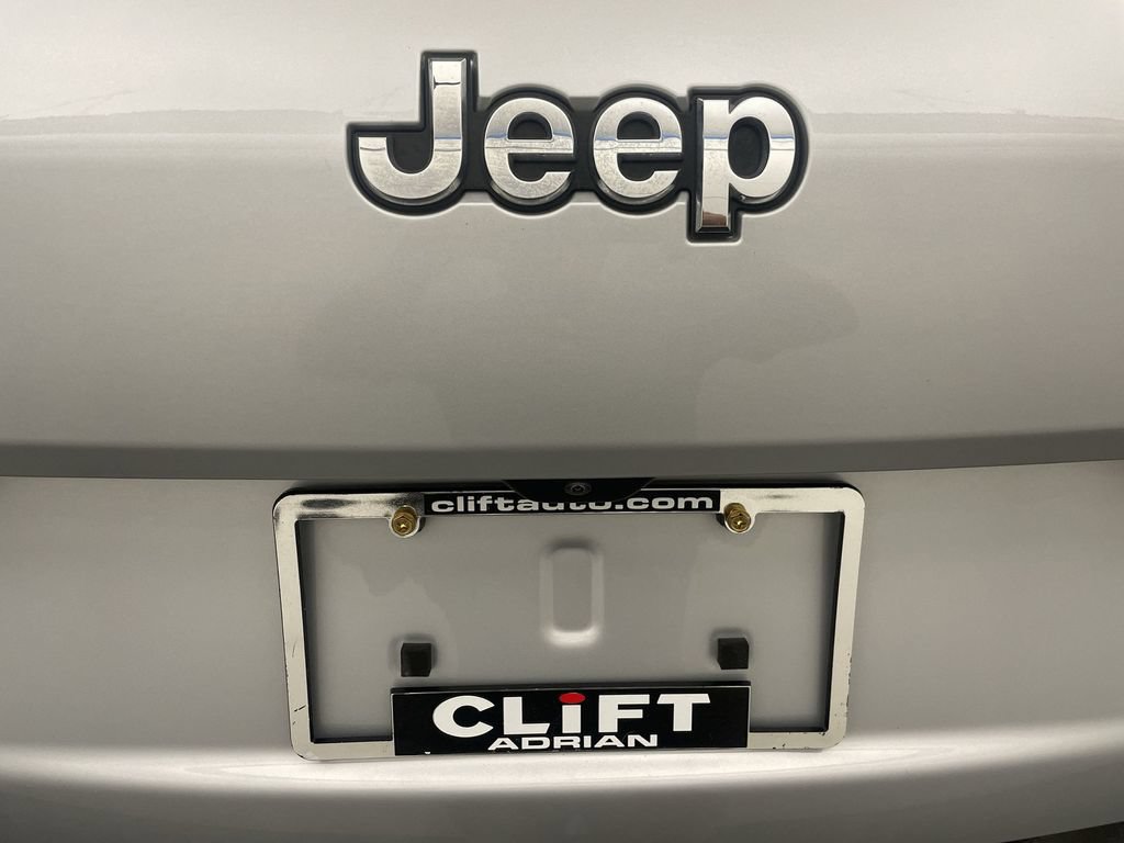 Used 2023 Jeep Grand Cherokee L Laredo w/ Luxury Tech Group I AWD/4WD image 24