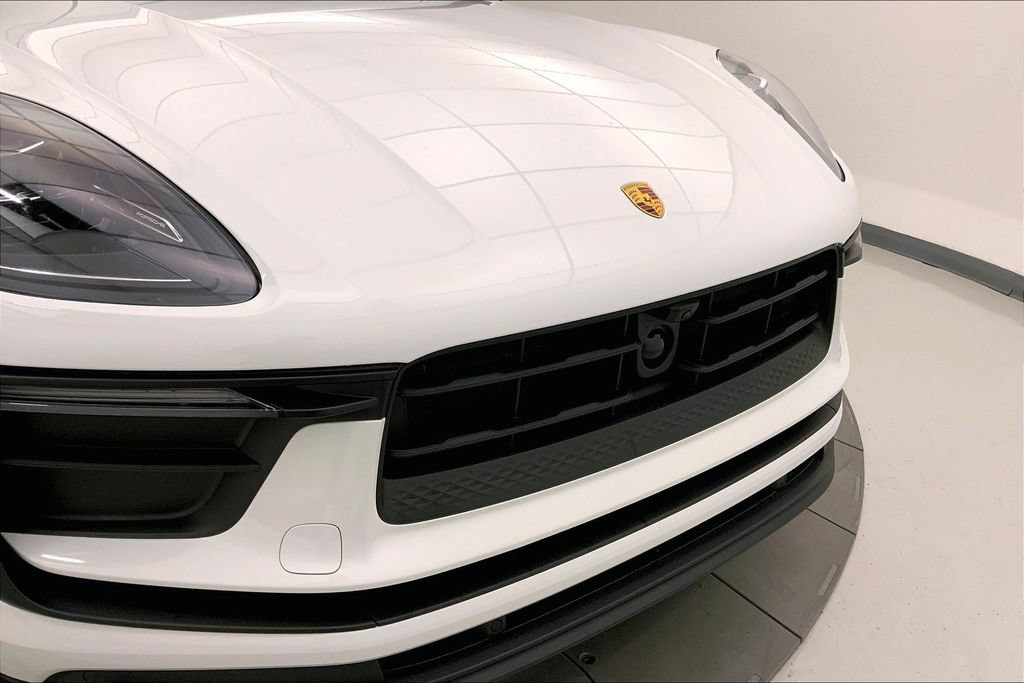 Used 2023 Porsche Macan AWD/4WD image 29