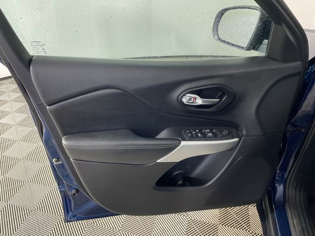 Used 2018 Jeep Cherokee Latitude Plus w/ Cold Weather Group image 16