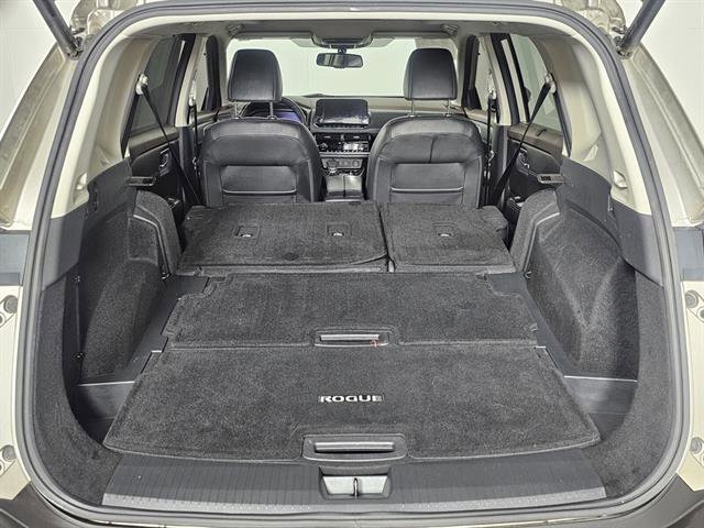 Used 2021 Nissan Rogue Platinum image 19
