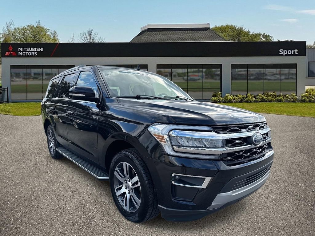Used 2023 Ford Expedition Limited image 2