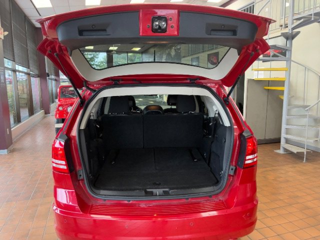 Used 2020 Dodge Journey SE w/ SE Popular Equipment Group image 12