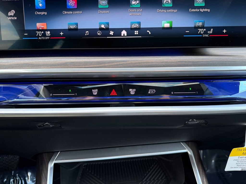 Certified 2023 BMW i7 xDrive60 AWD/4WD image 27