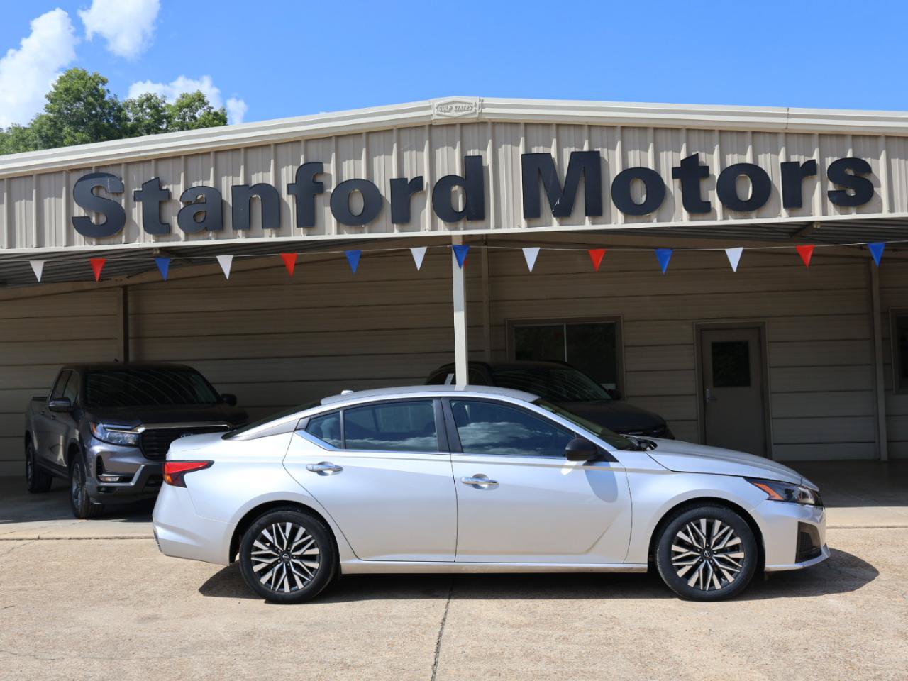 Used 2024 Nissan Altima 2.5 SV