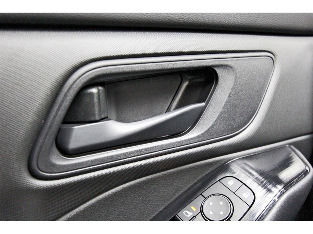 Used 2025 Nissan Rogue S image 18