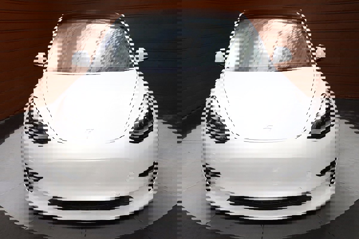 Used 2023 Tesla Model 3 Standard Range image 3