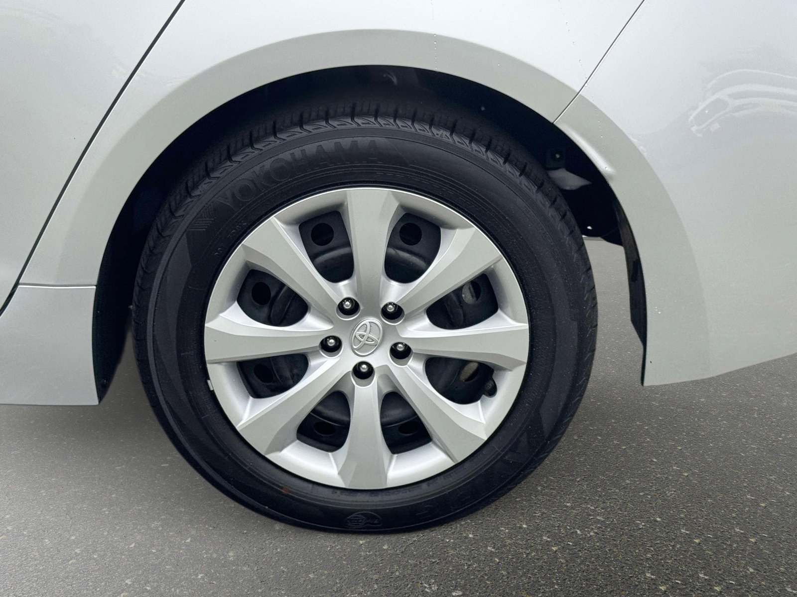 Used 2024 Toyota Corolla LE image 7