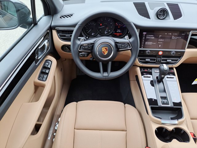Used 2026 Porsche Macan AWD/4WD image 17